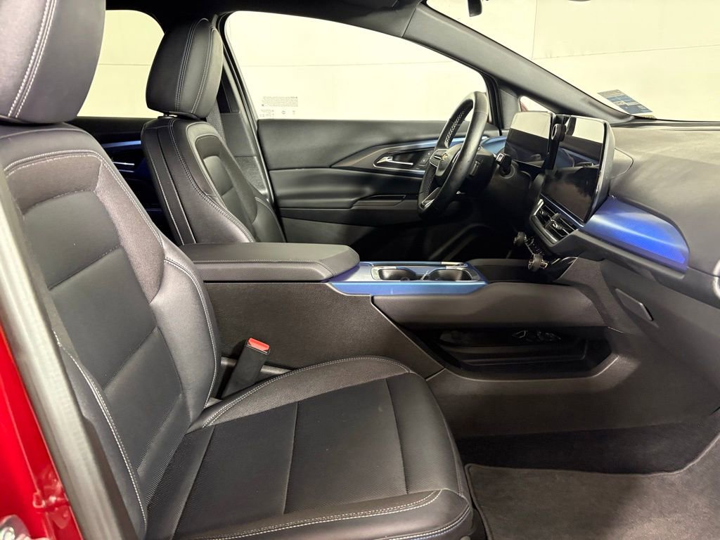 Used 2025 Chevrolet Equinox EV LT w/ Convenience Package image 15