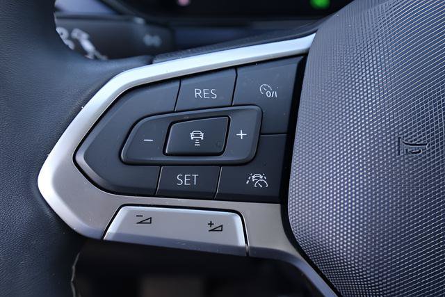 Certified 2024 Volkswagen Taos SE FWD image 22