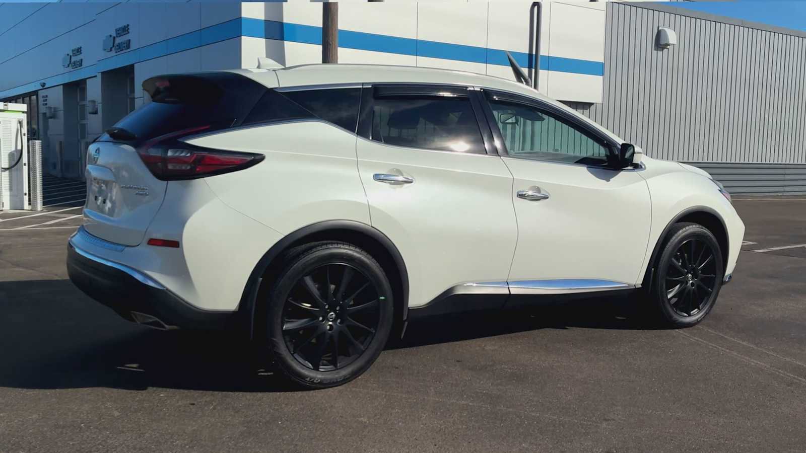 Used 2020 Nissan Murano Platinum image 2