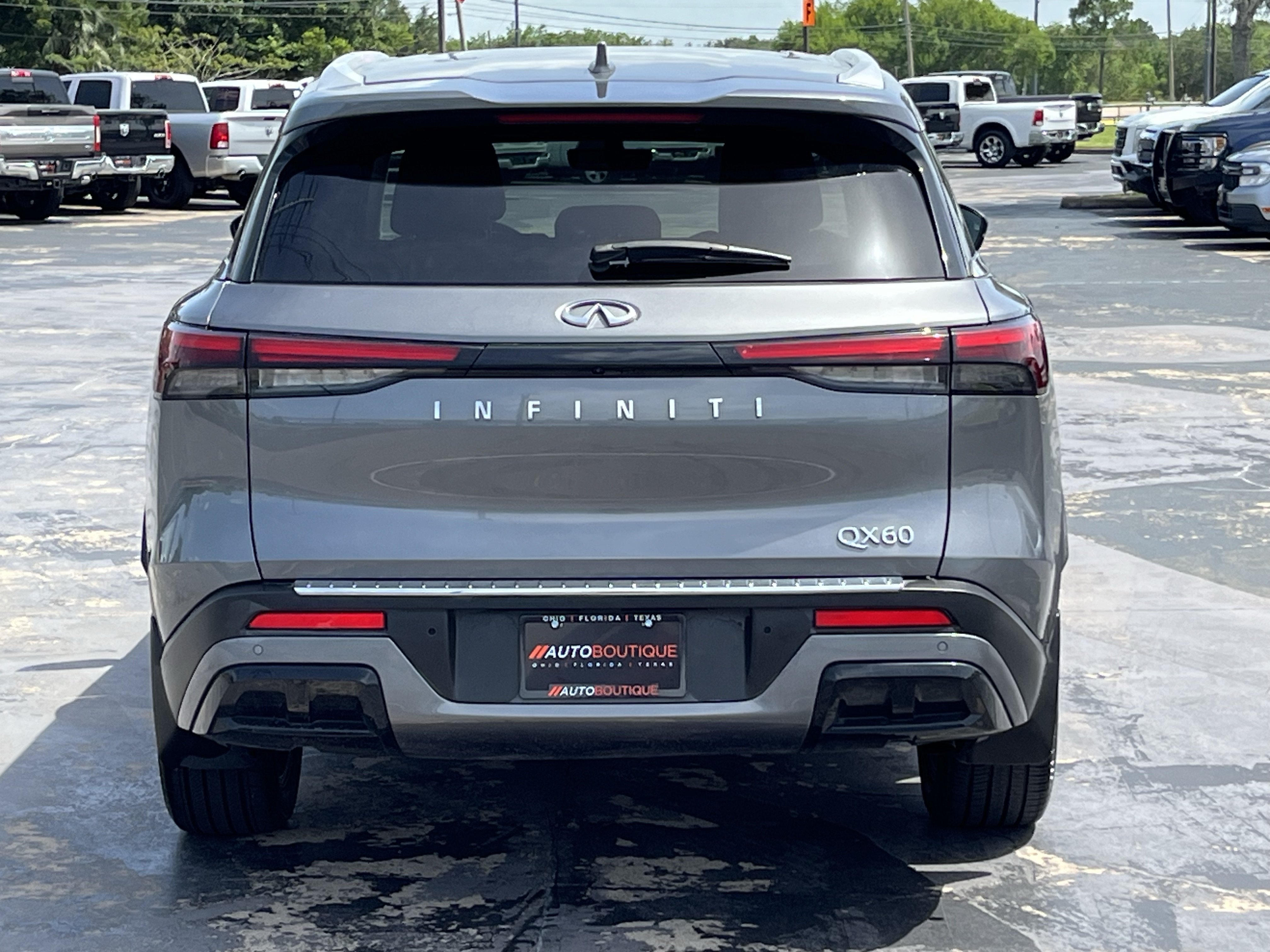 Used 2023 INFINITI QX60 Luxe w/ Cargo Package FWD image 7