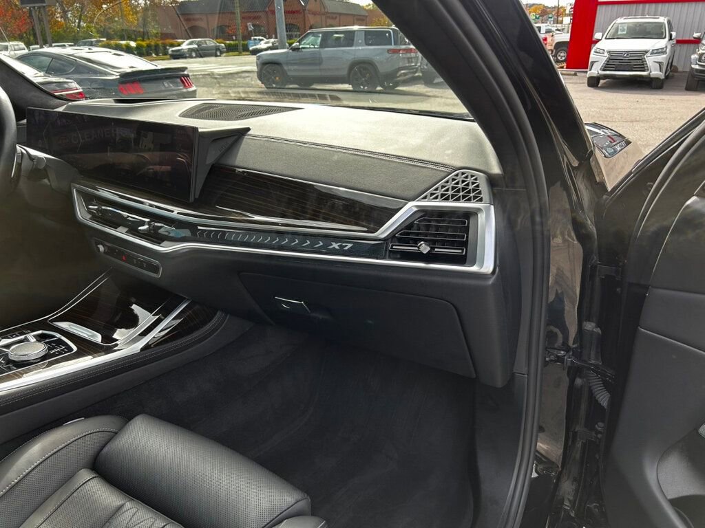 Used 2023 BMW X7 xDrive40i w/ M Sport Package image 25