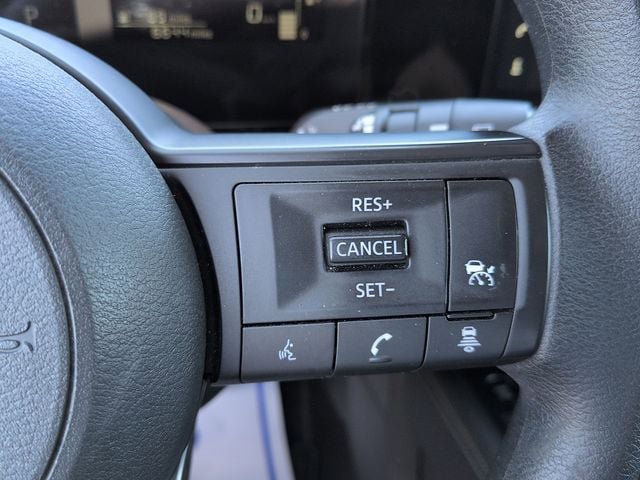 Used 2025 Nissan Kicks SV AWD/4WD image 17