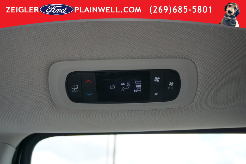Used 2024 Chrysler Voyager LX FWD image 14