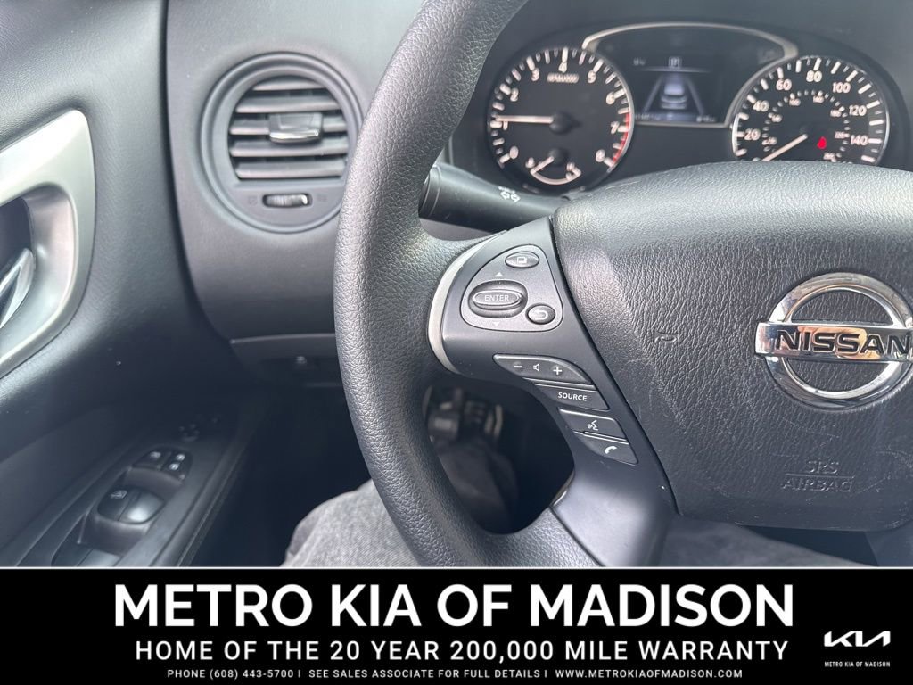 Used 2020 Nissan Pathfinder S image 17