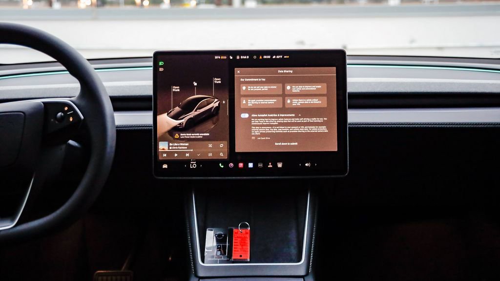 Used 2026 Tesla Model Y Long Range RWD image 16