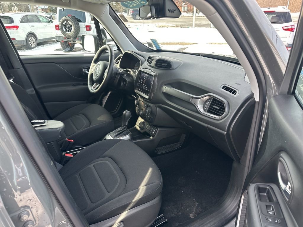 Used 2022 Jeep Renegade Latitude w/ Convenience Group image 36