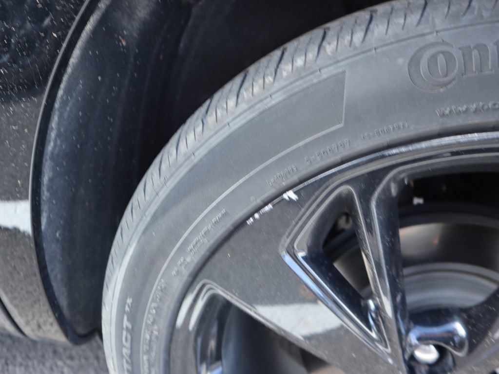 Used 2022 Buick Envision Essence w/ Technology Package I FWD image 27