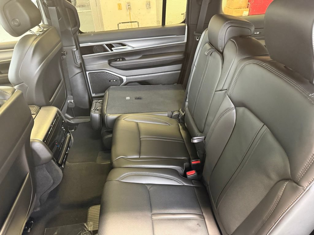 New 2026 Jeep Grand Wagoneer L 4WD w/ Premium Group I image 41