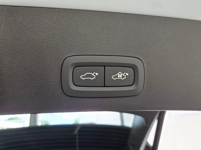 New 2026 Volvo XC40 B5 Plus w/ Protection Package Premier AWD/4WD image 18