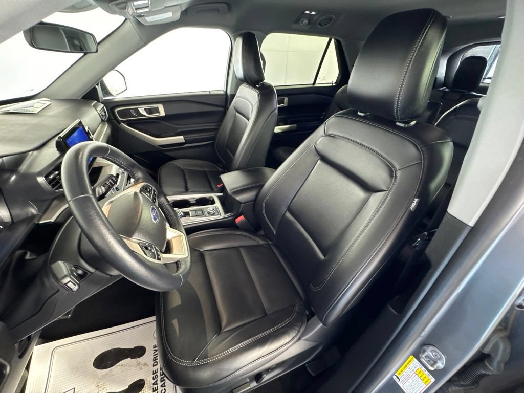 Used 2023 Ford Explorer XLT w/ Equipment Group 202A AWD/4WD image 25
