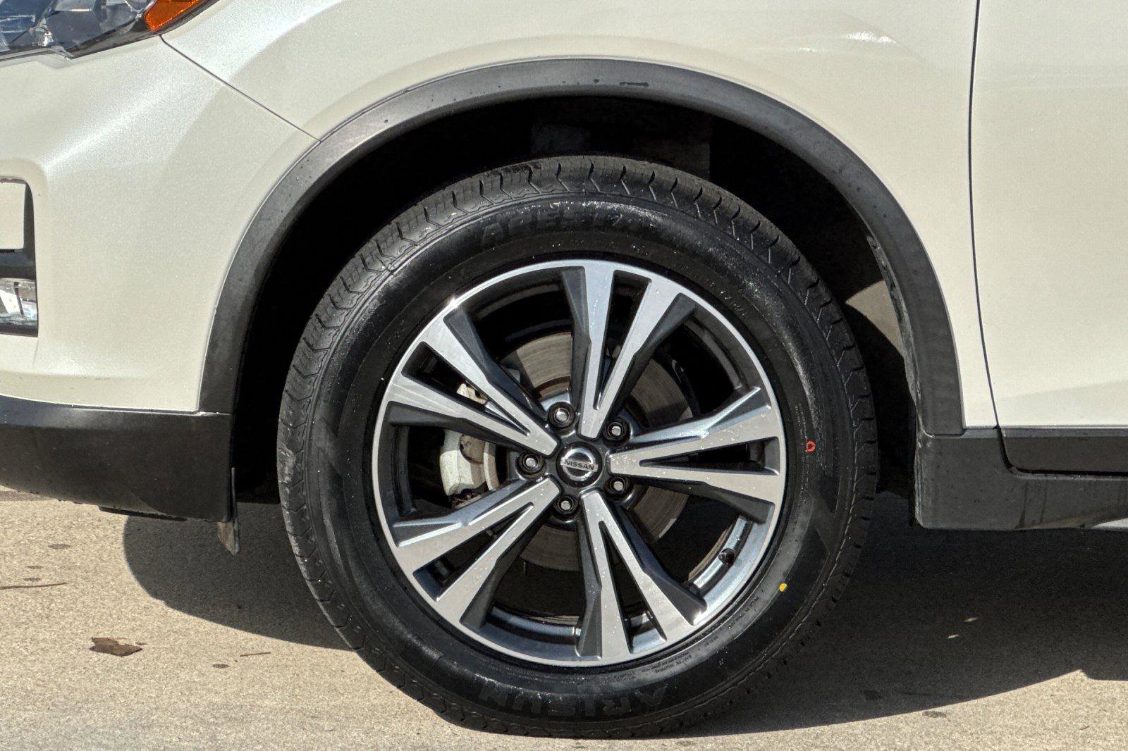 Used 2020 Nissan Rogue SV w/ Sun & Sound Touring Package AWD/4WD image 29