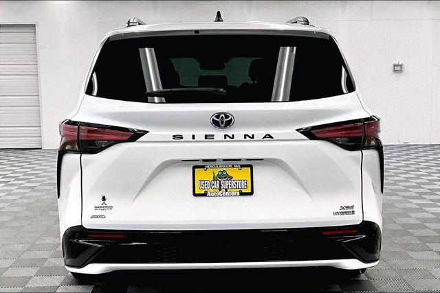 Used 2022 Toyota Sienna XSE image 5