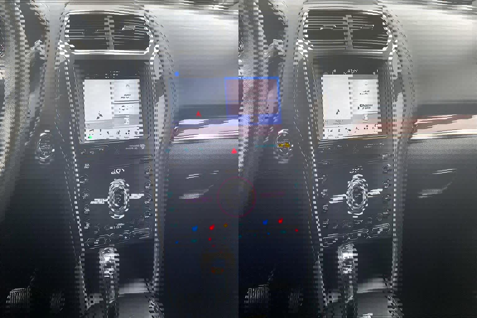 Used 2019 Ford Explorer Platinum image 38