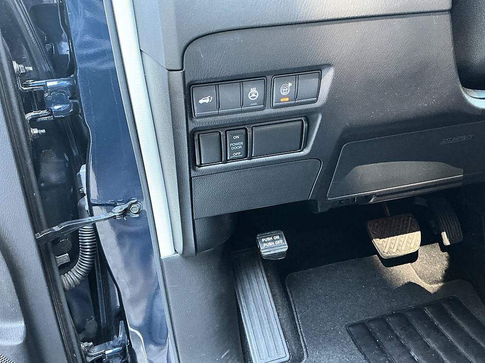 Certified 2023 Nissan Armada Platinum w/ Captain's Chairs Package RWD image 14