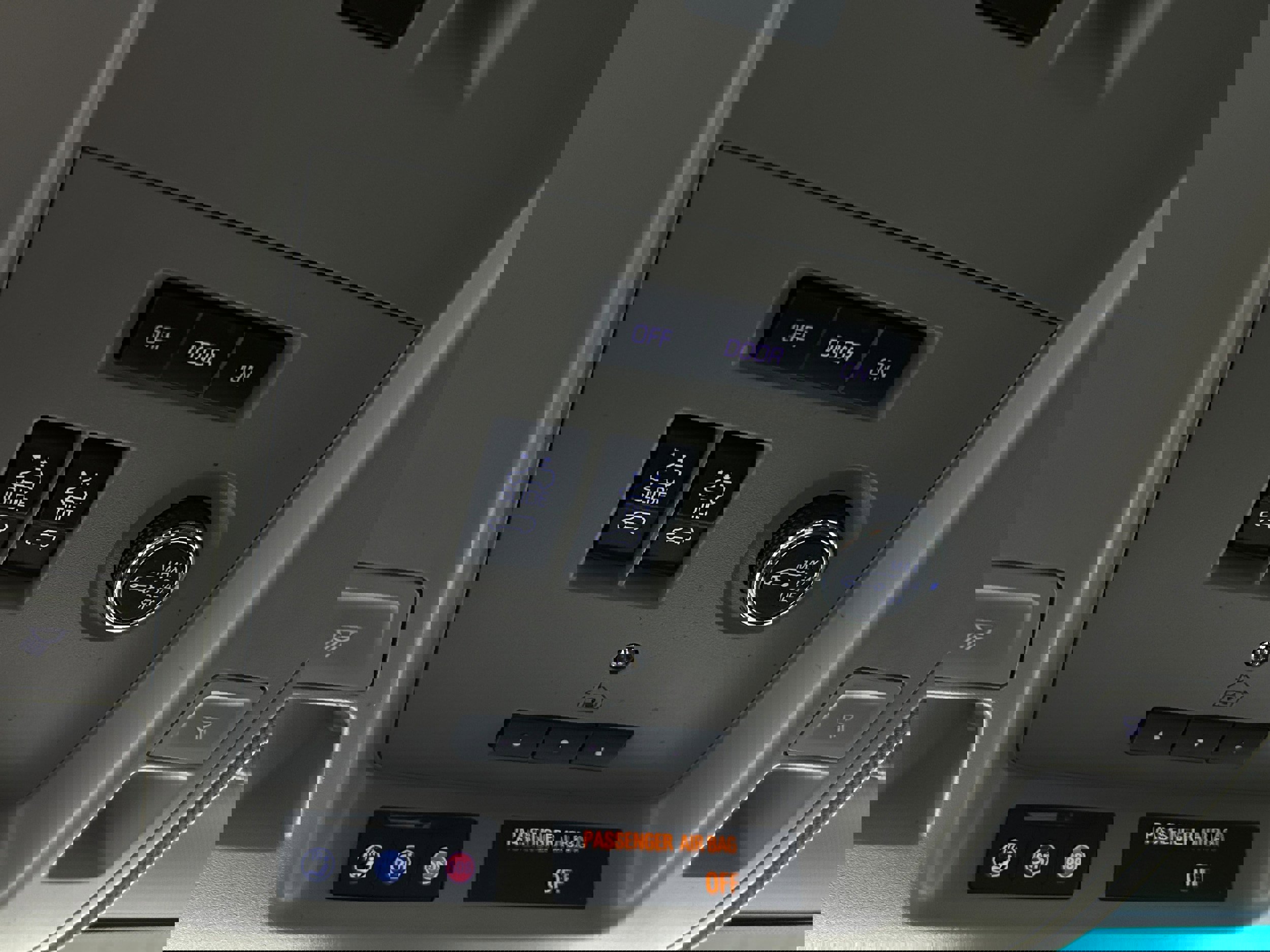 Used 2019 Cadillac Escalade Luxury AWD/4WD image 26