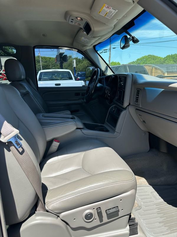 Used 2004 Chevrolet Silverado 2500 LT AWD/4WD image 11