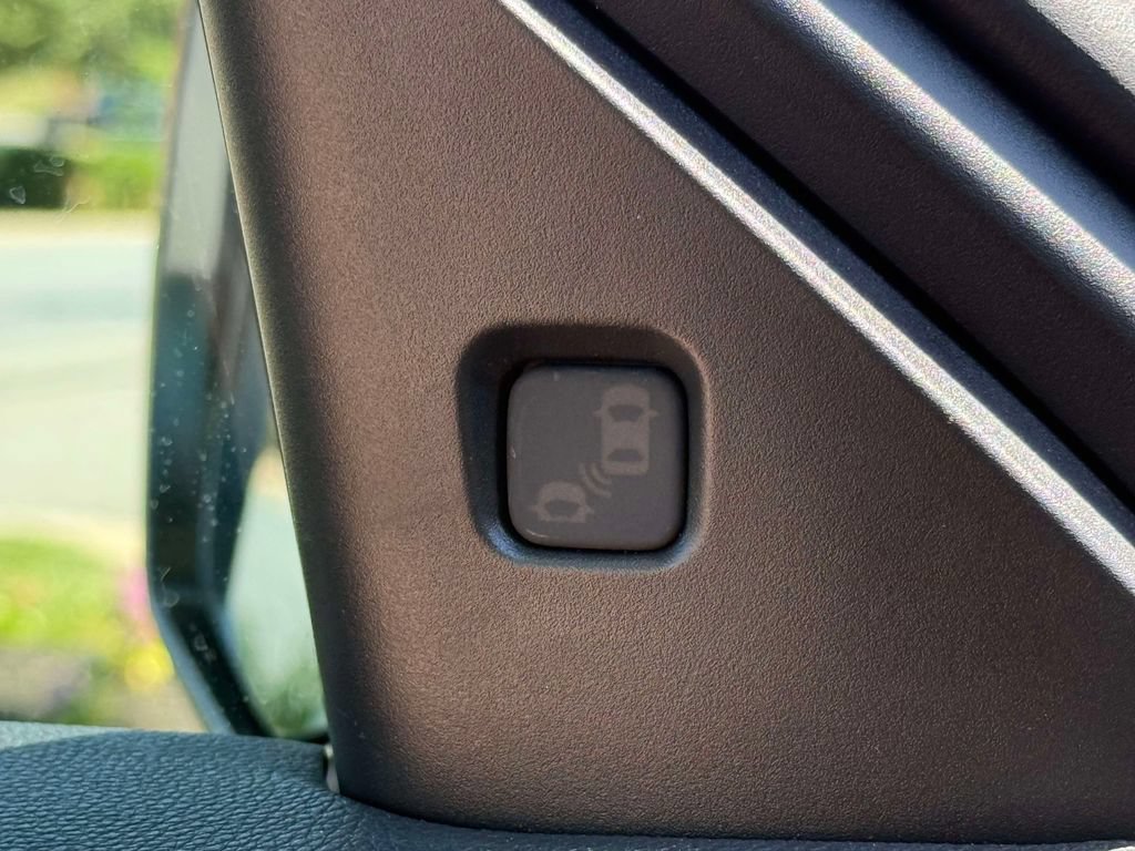 Certified 2025 Acura RDX SH-AWD image 17