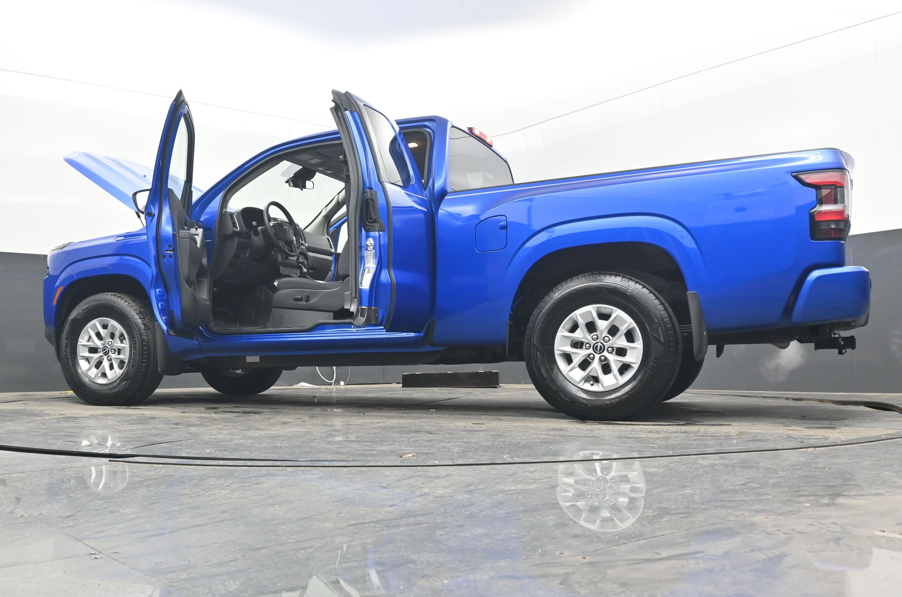 Certified 2024 Nissan Frontier SV image 43