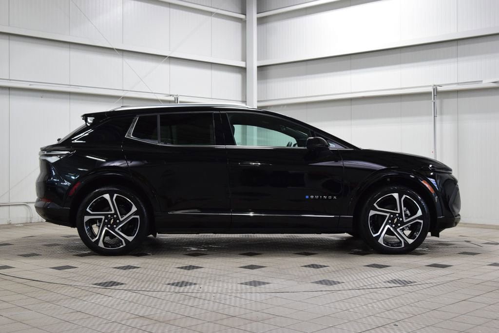New 2026 Chevrolet Equinox EV LT w/ Convenience Package II AWD/4WD image 8