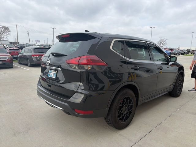 Used 2018 Nissan Rogue S image 3