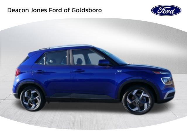 Used 2023 Hyundai Venue Limited image 2