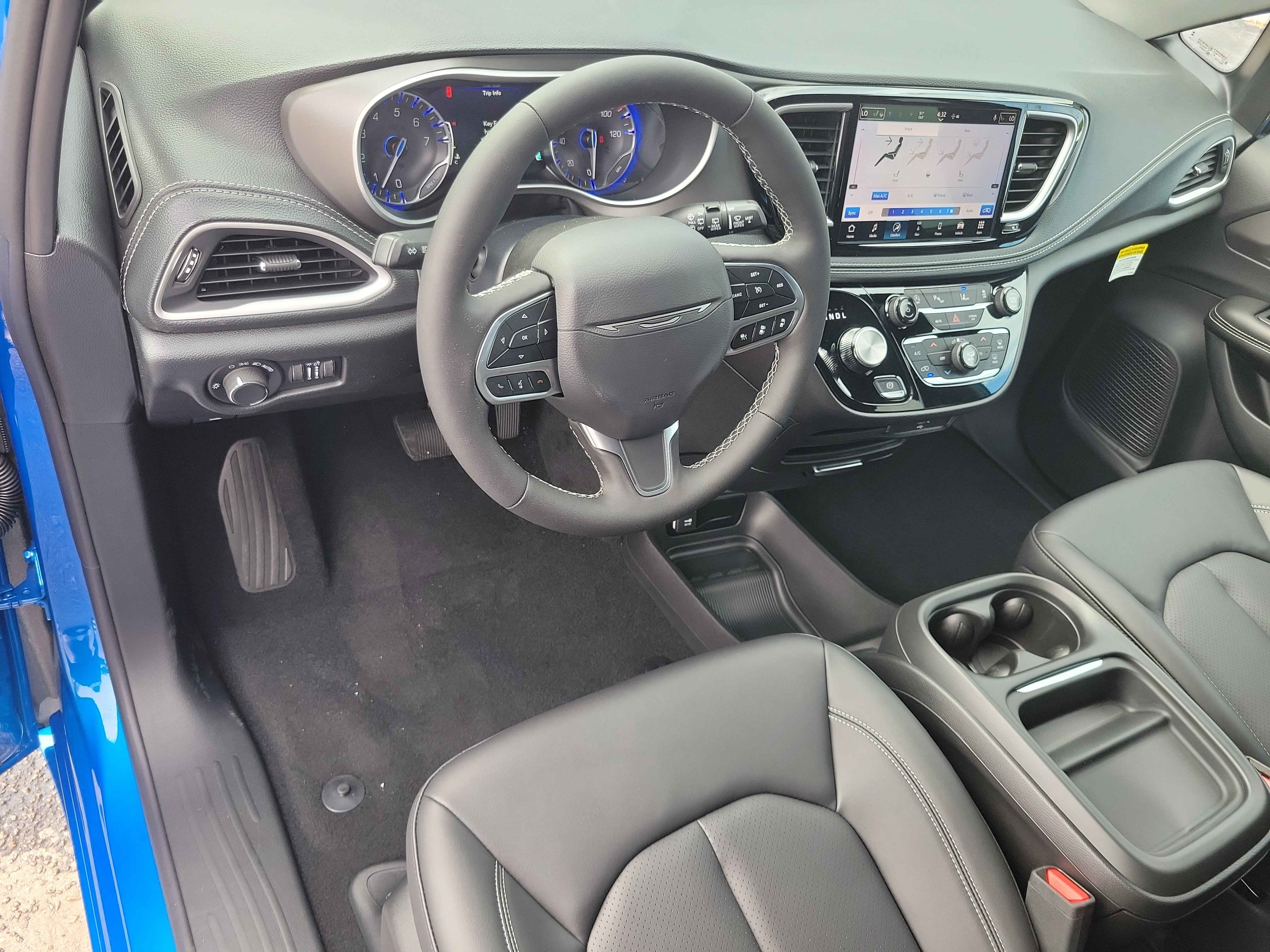 New 2027 Chrysler Pacifica Select FWD image 11