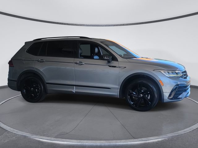 Used 2023 Volkswagen Tiguan SE R-Line FWD image 2