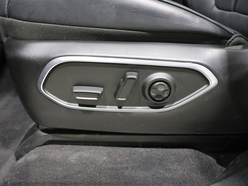 Used 2024 Jeep Wagoneer L Series II image 12