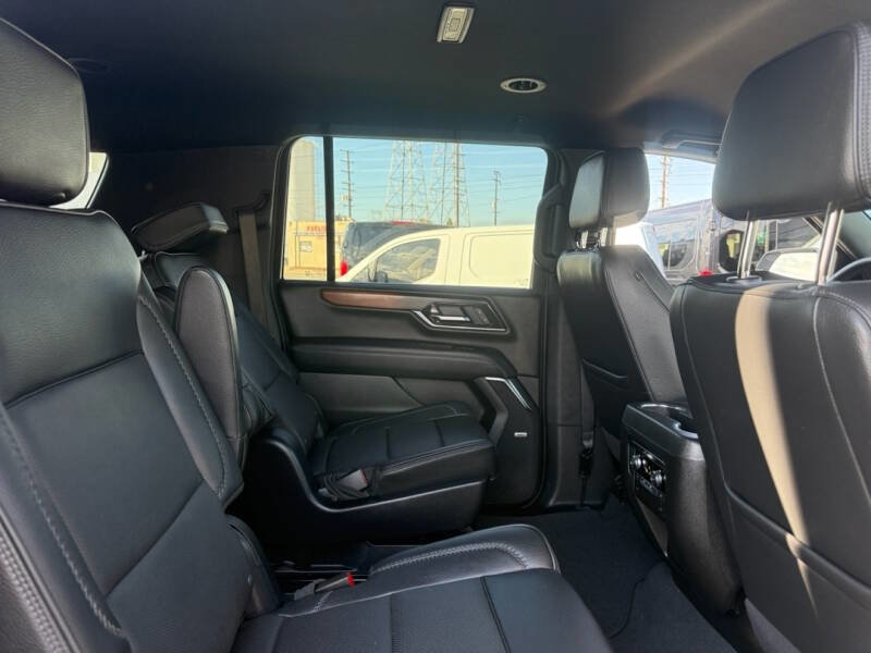 Used 2025 GMC Yukon XL Denali image 13