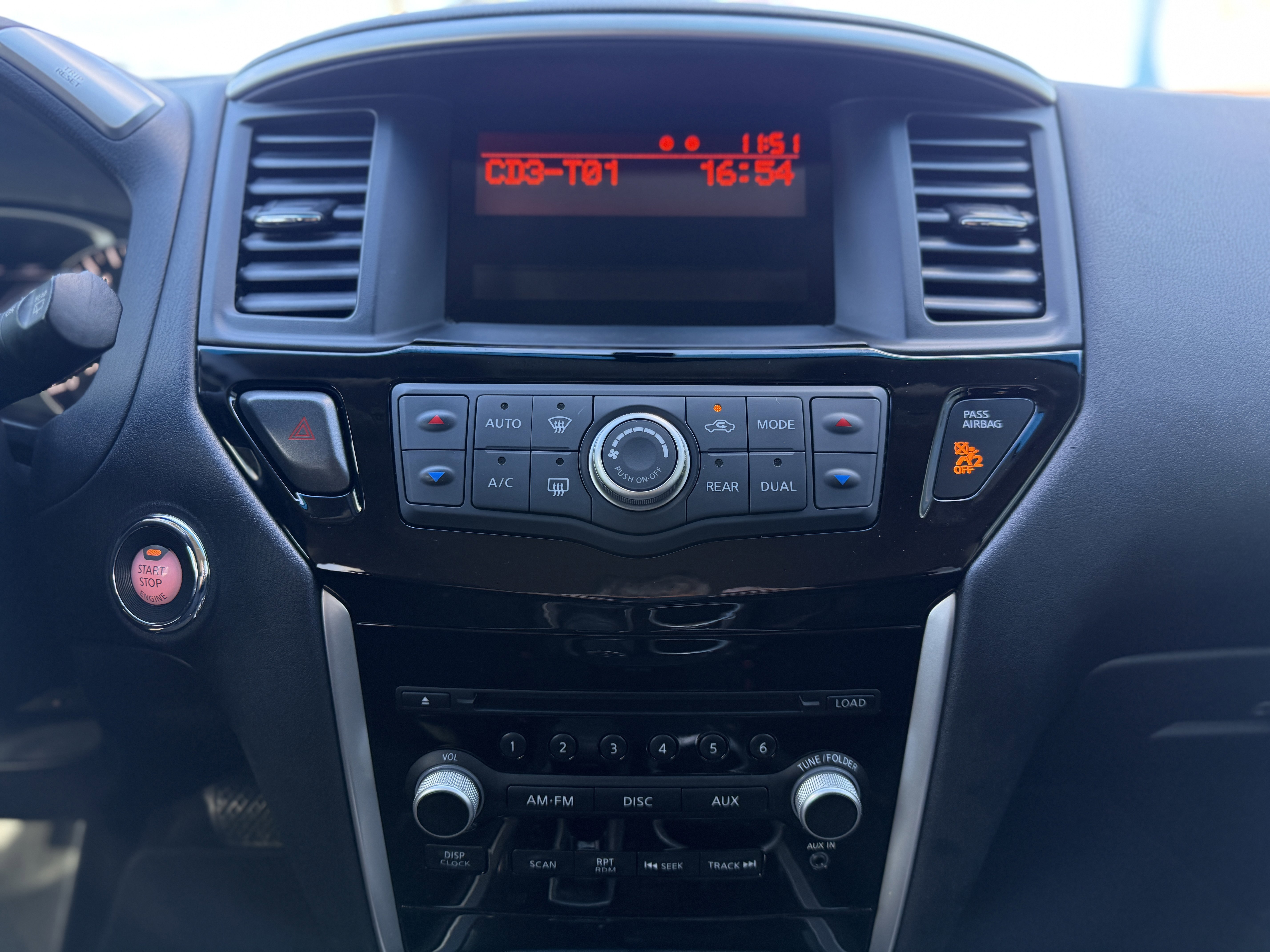 Used 2015 Nissan Pathfinder S image 30