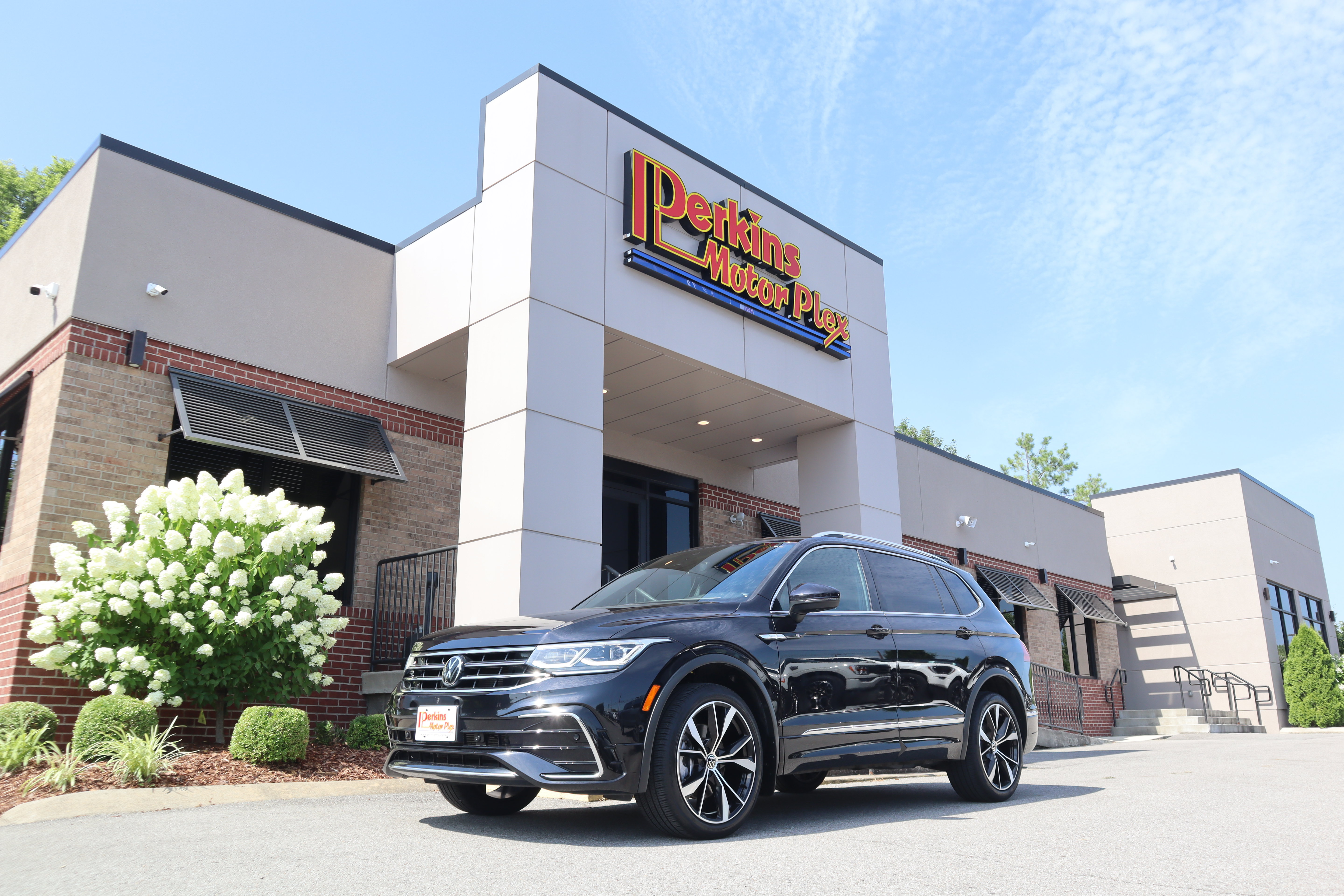 Used 2022 Volkswagen Tiguan SEL R-Line AWD/4WD image 39