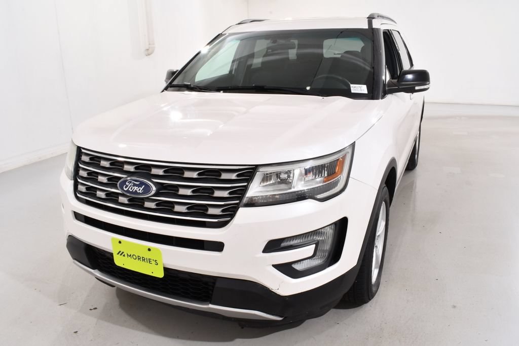 Used 2017 Ford Explorer XLT AWD/4WD image 2