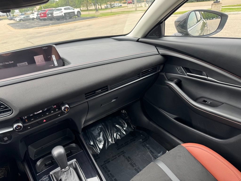 Certified 2025 MAZDA CX-30 Carbon AWD/4WD image 2