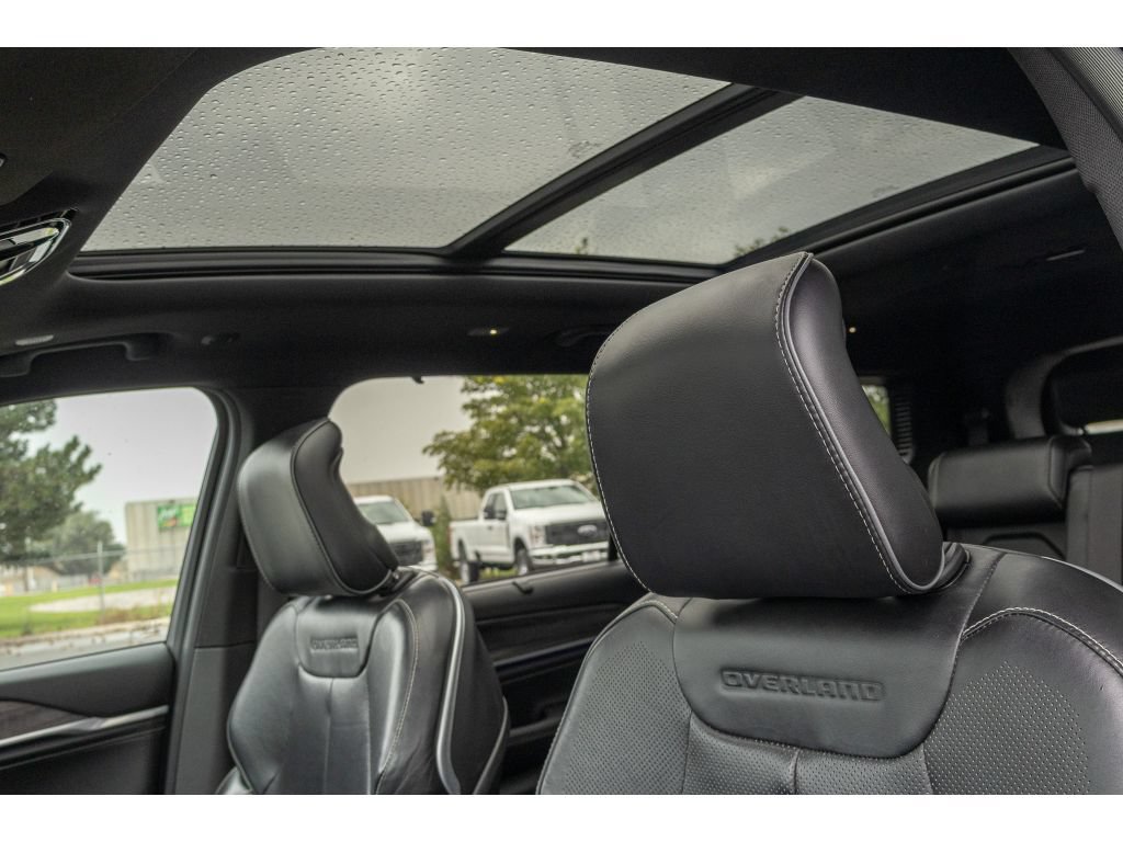 Used 2021 Jeep Grand Cherokee L Overland w/ Advanced Protech Group III AWD/4WD image 19