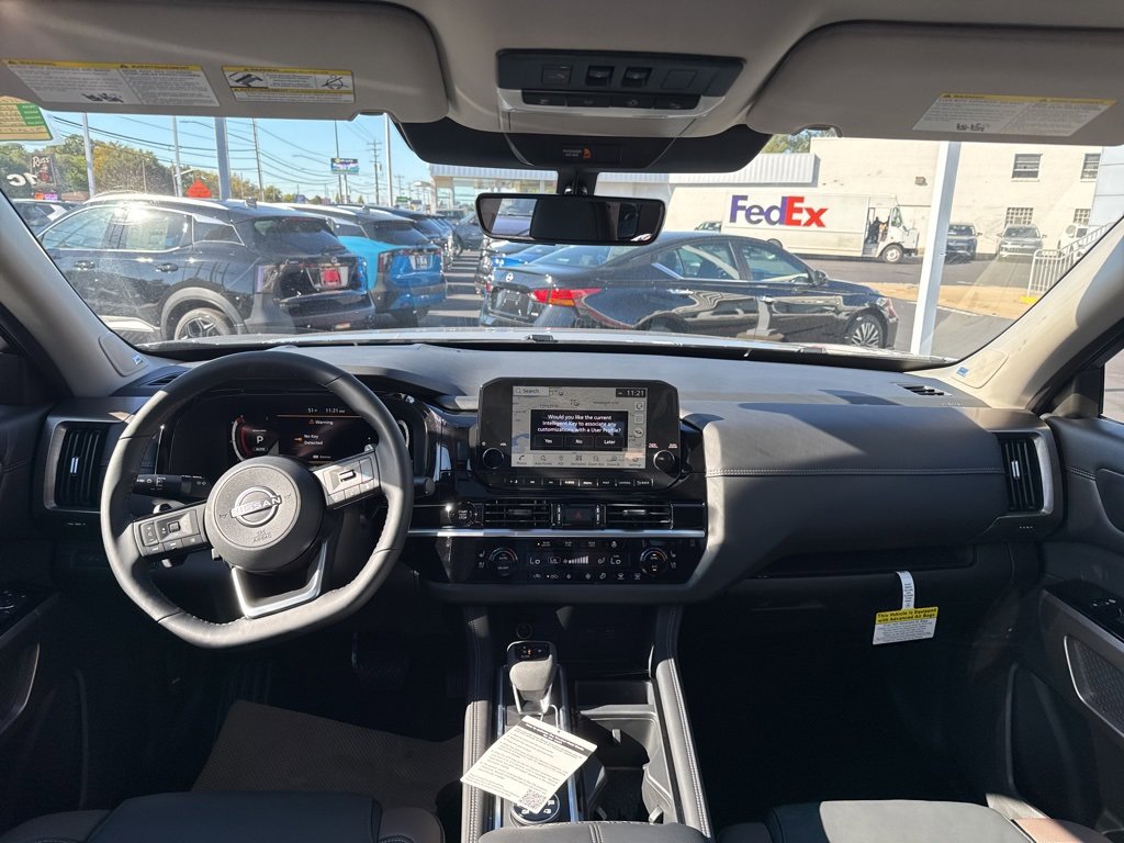 New 2025 Nissan Pathfinder Platinum w/ Black Appearance Package image 17