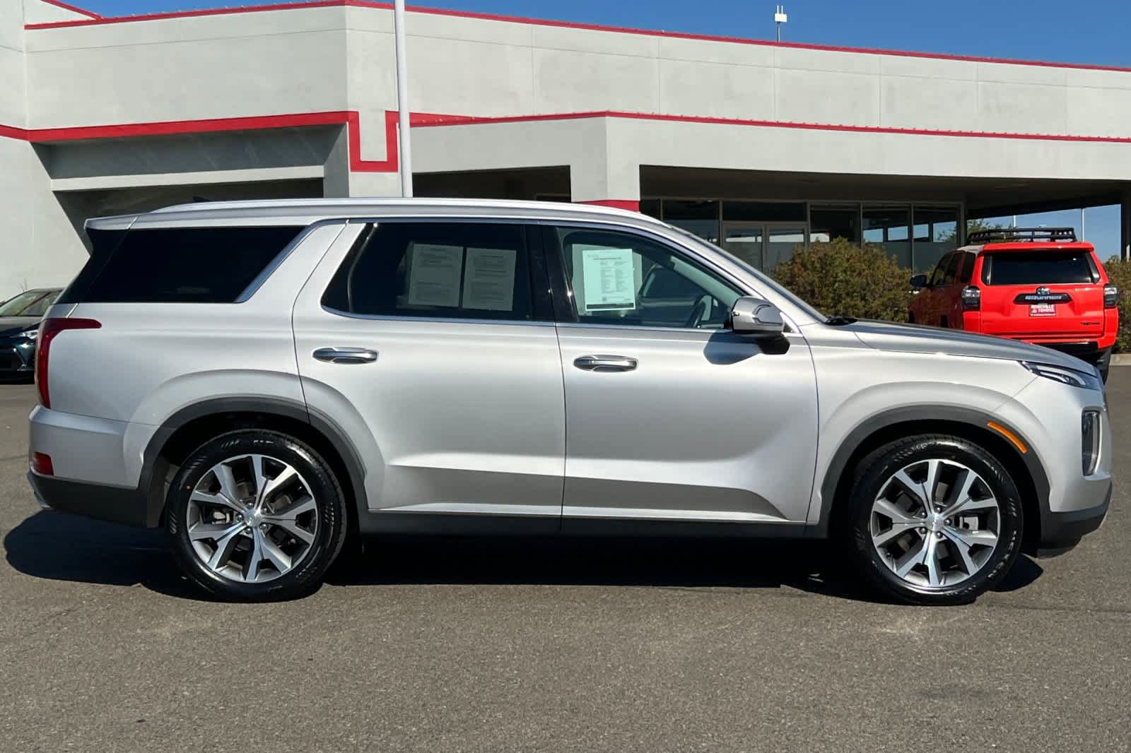 Used 2022 Hyundai Palisade SEL w/ Premium Package FWD image 6