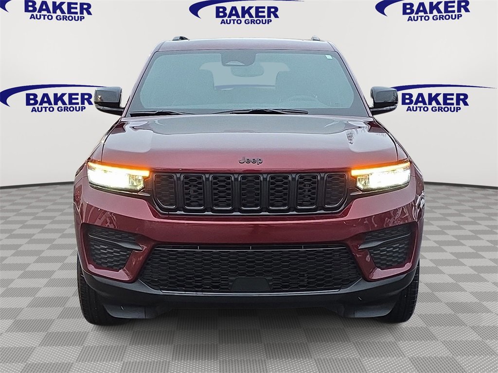 Used 2024 Jeep Grand Cherokee Altitude image 8