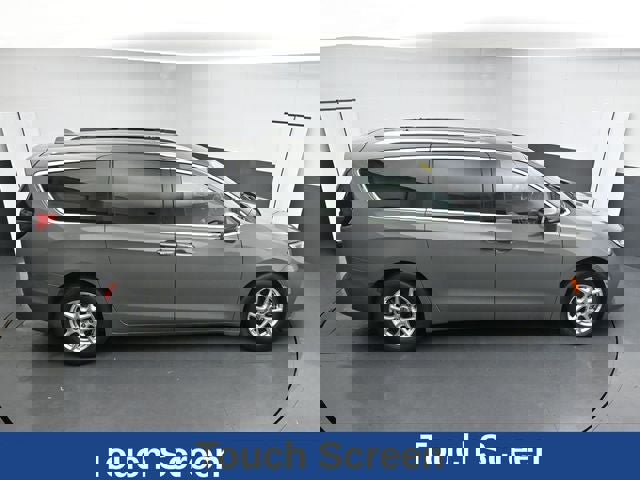 Used 2021 Chrysler Pacifica Touring-L image 26