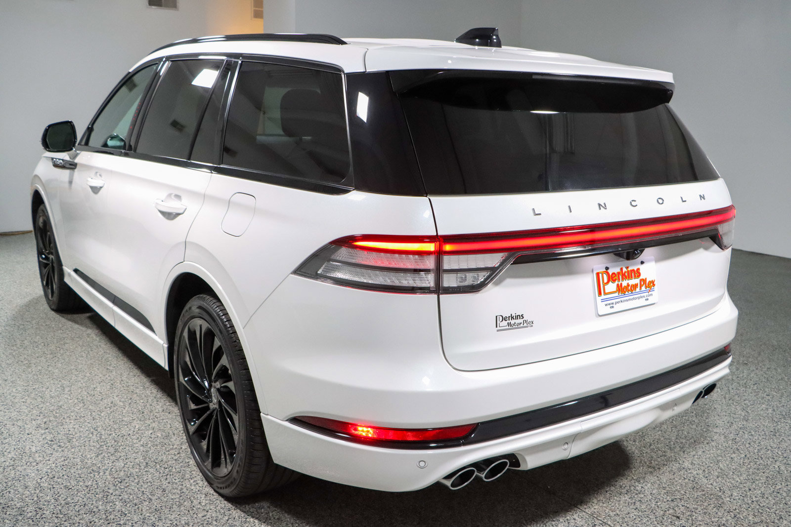 Used 2025 Lincoln Aviator Reserve w/ Equipment Group 201A AWD/4WD image 9