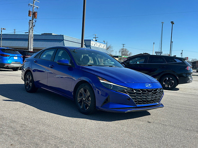 Used 2023 Hyundai Elantra SEL w/ Cargo Package FWD image 10