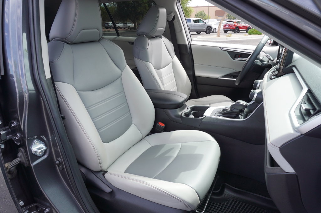 Used 2021 Toyota RAV4 XLE Premium AWD/4WD image 13