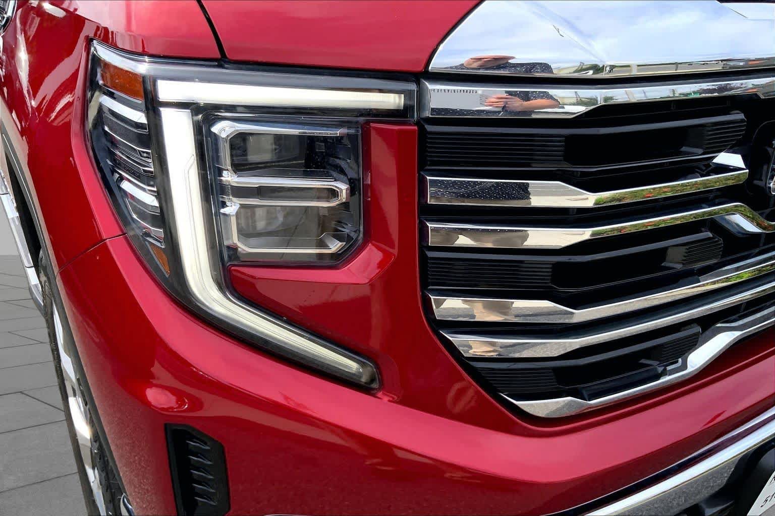 Used 2023 GMC Sierra 1500 SLT w/ SLT Premium Package AWD/4WD image 25