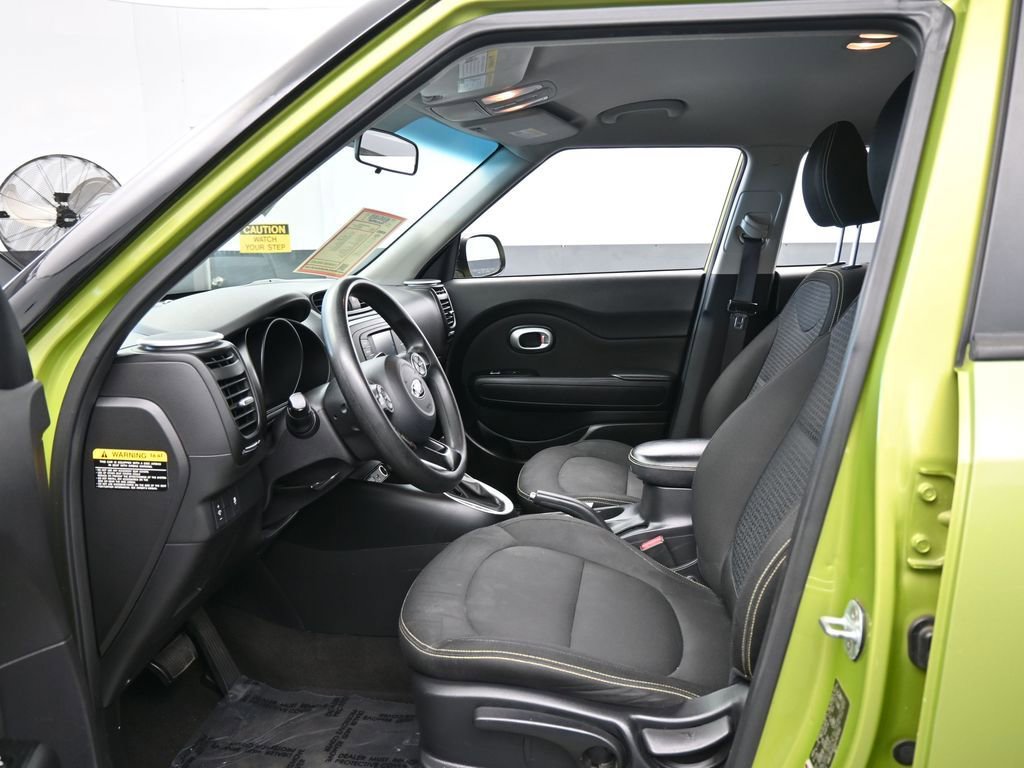 Used 2016 Kia Soul + image 11