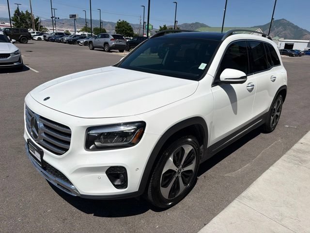 Used 2025 Mercedes-Benz GLB 250 4MATIC image 3