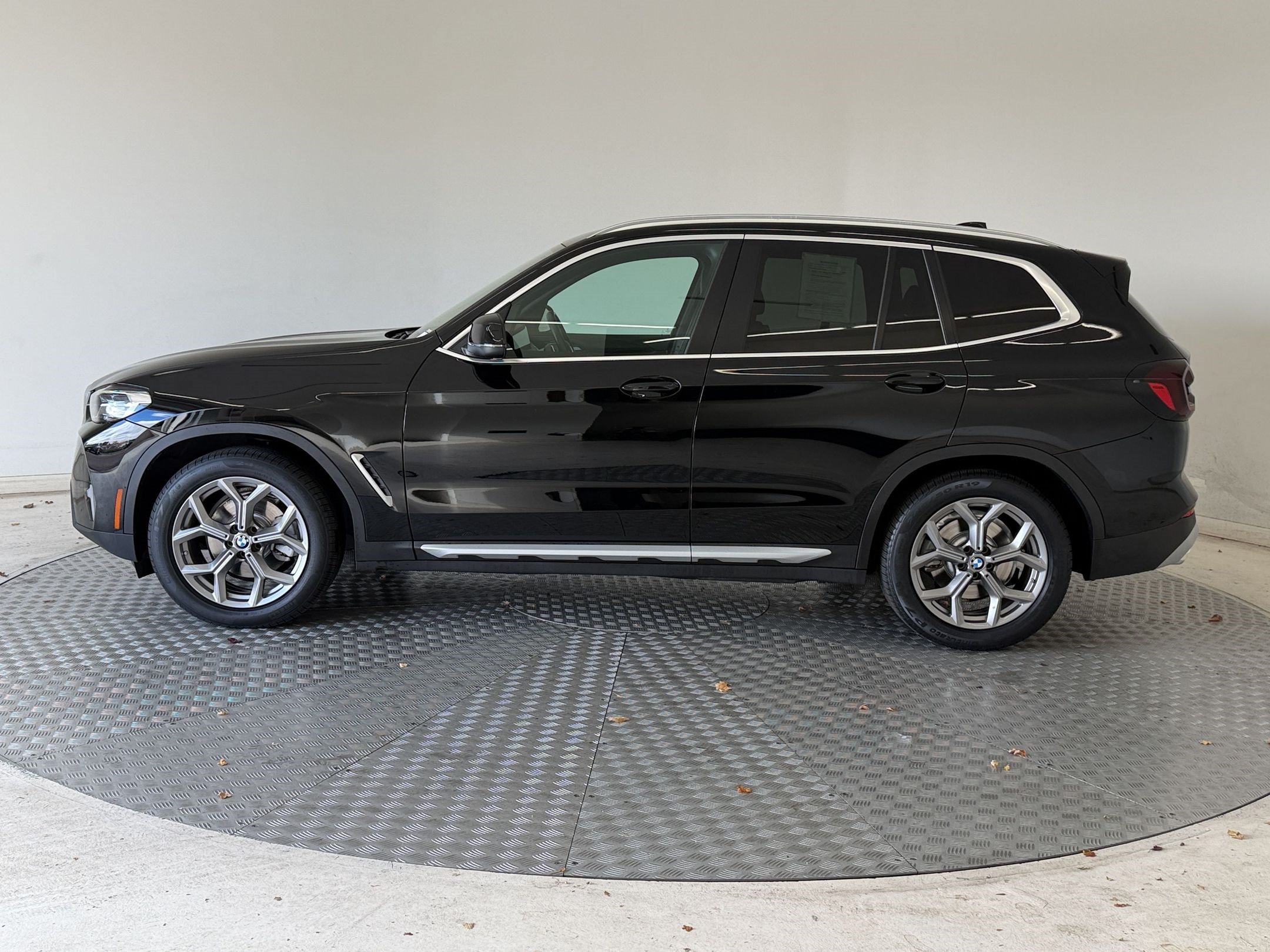 Certified 2024 BMW X3 xDrive30i w/ Convenience Package AWD/4WD image 2