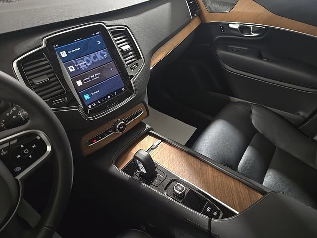 Used 2023 Volvo XC90 B6 Plus w/ Protection Package Premier image 11