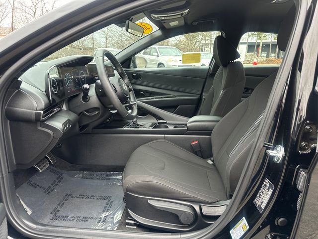 Used 2025 Hyundai Elantra SEL image 28