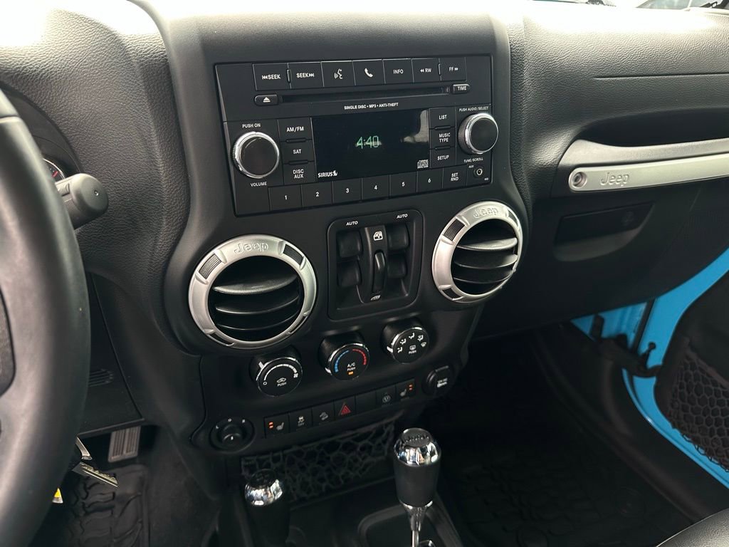 Used 2017 Jeep Wrangler Unlimited Sahara w/ Connectivity Group AWD/4WD image 23