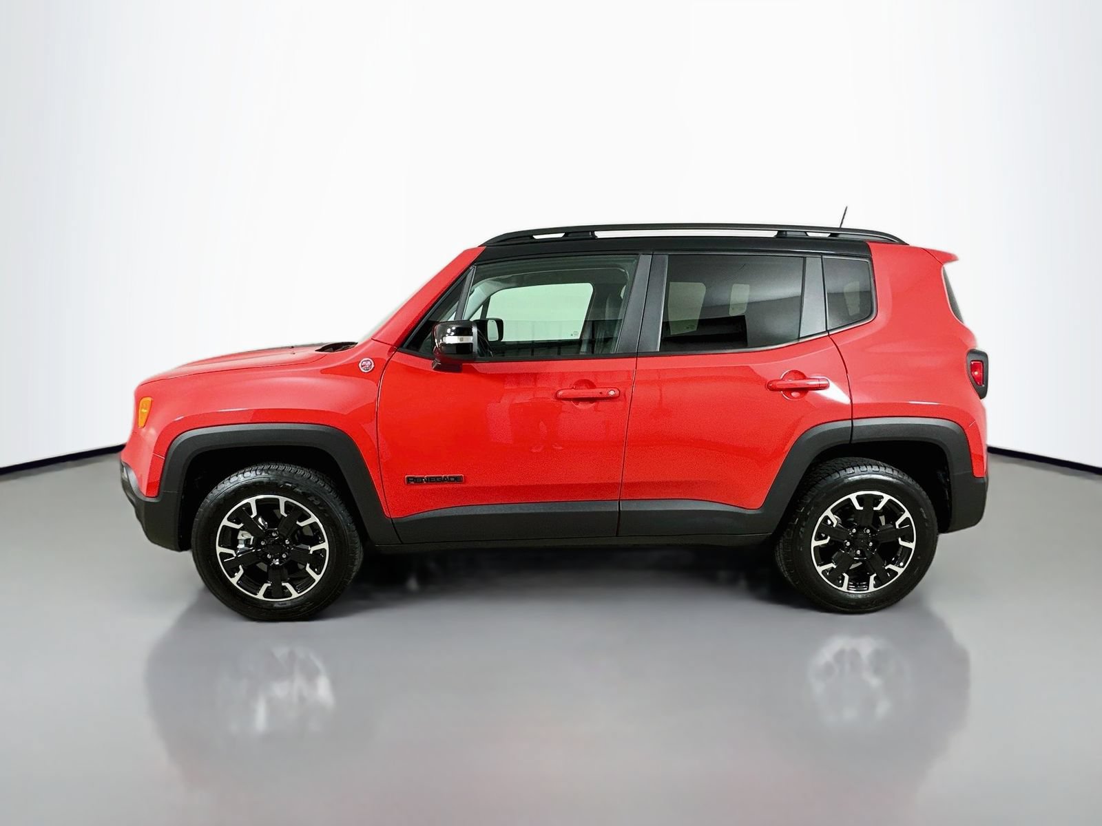 Used 2023 Jeep Renegade Trailhawk w/ Trailhawk Elite Group AWD/4WD image 8