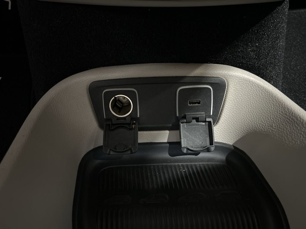 Used 2017 Chrysler Pacifica Touring-L image 36